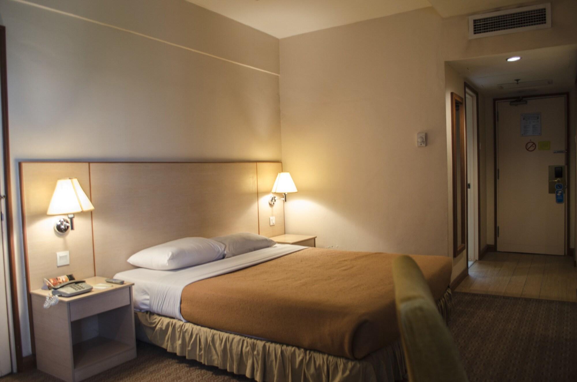 Plaza Grand Hotel Куала Лумпур Екстериор снимка