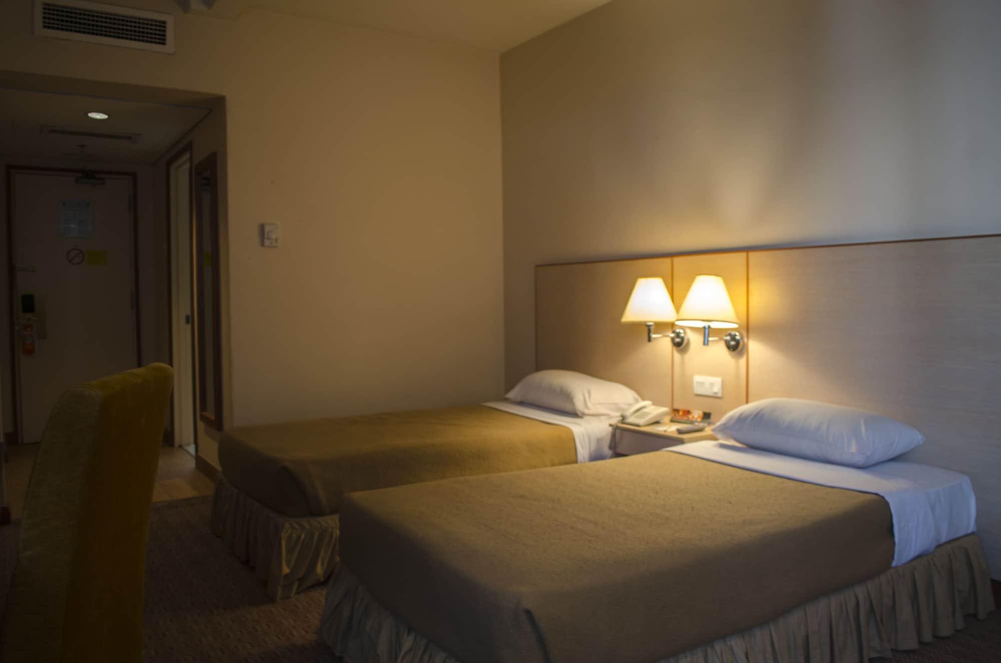 Plaza Grand Hotel Куала Лумпур Екстериор снимка