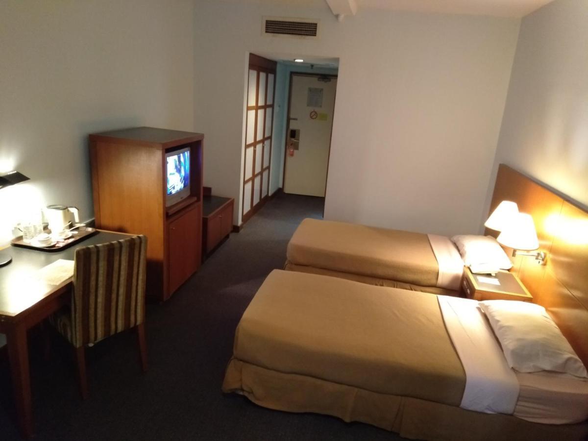 Plaza Grand Hotel Куала Лумпур Екстериор снимка